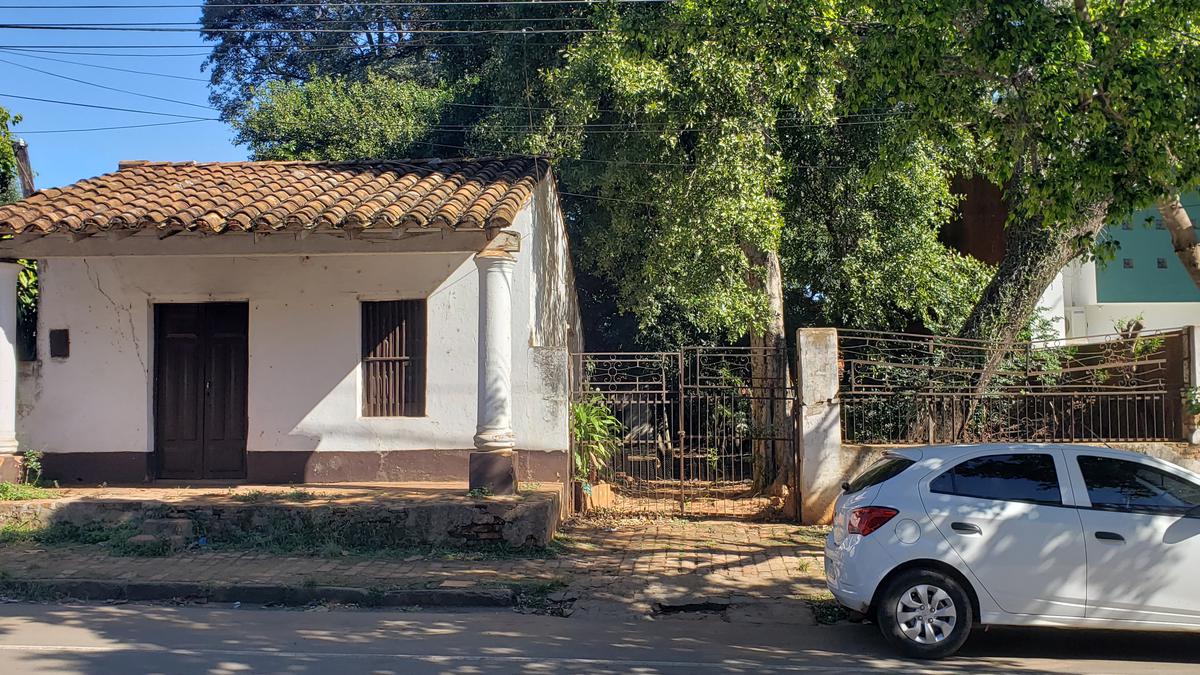 Vendo Terreno Con Casa Antigua en Centro de Luque — foto 3