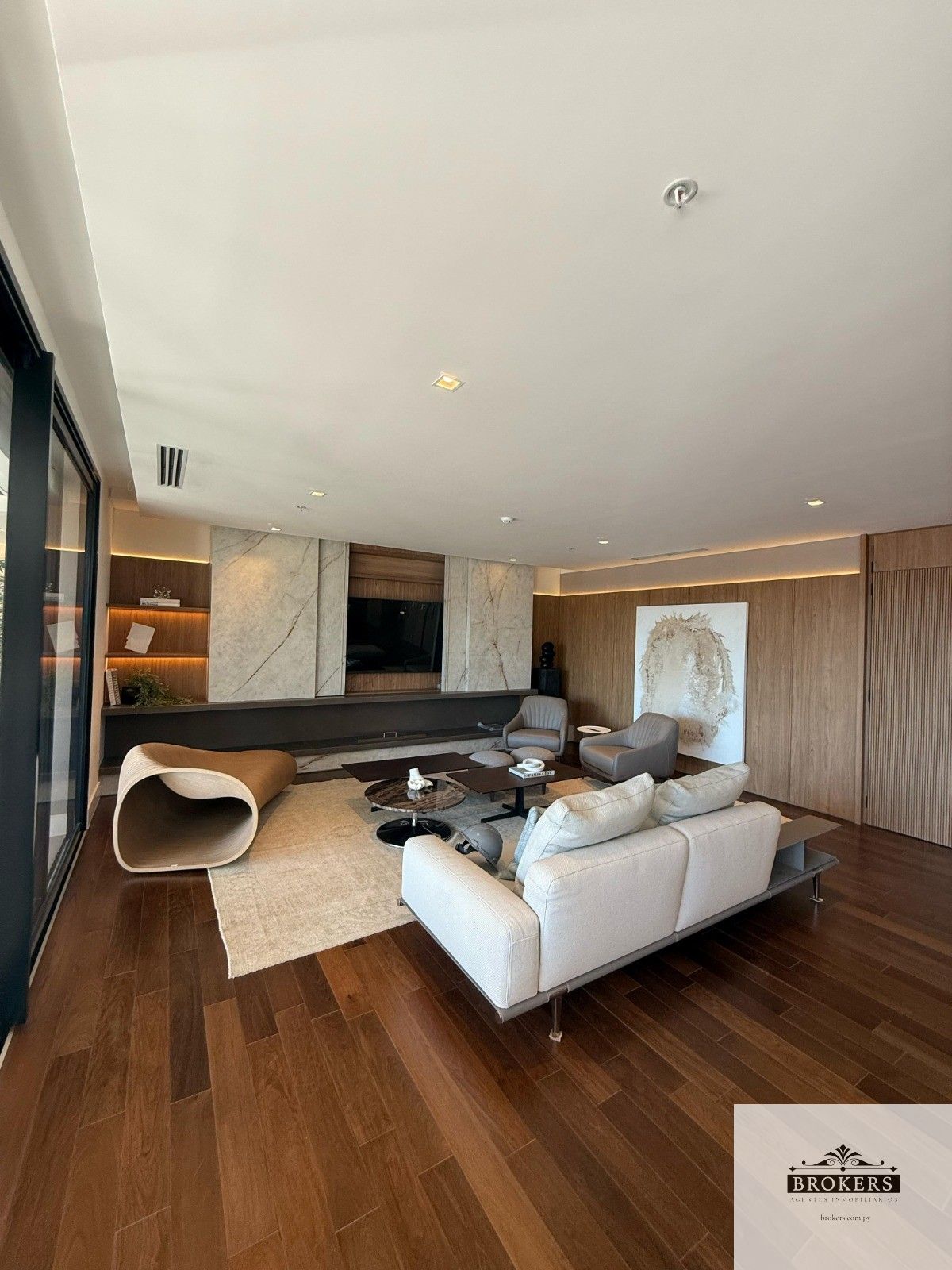 Vendo Exclusivo Depto De 352 m2, 3 Cocheras y Baulera En Barrio Carmelitas — foto 2