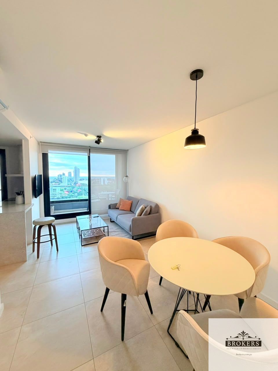 Alquilo departamento Full Amoblado De 1 Dormitorio En Mburucuyá — foto 3