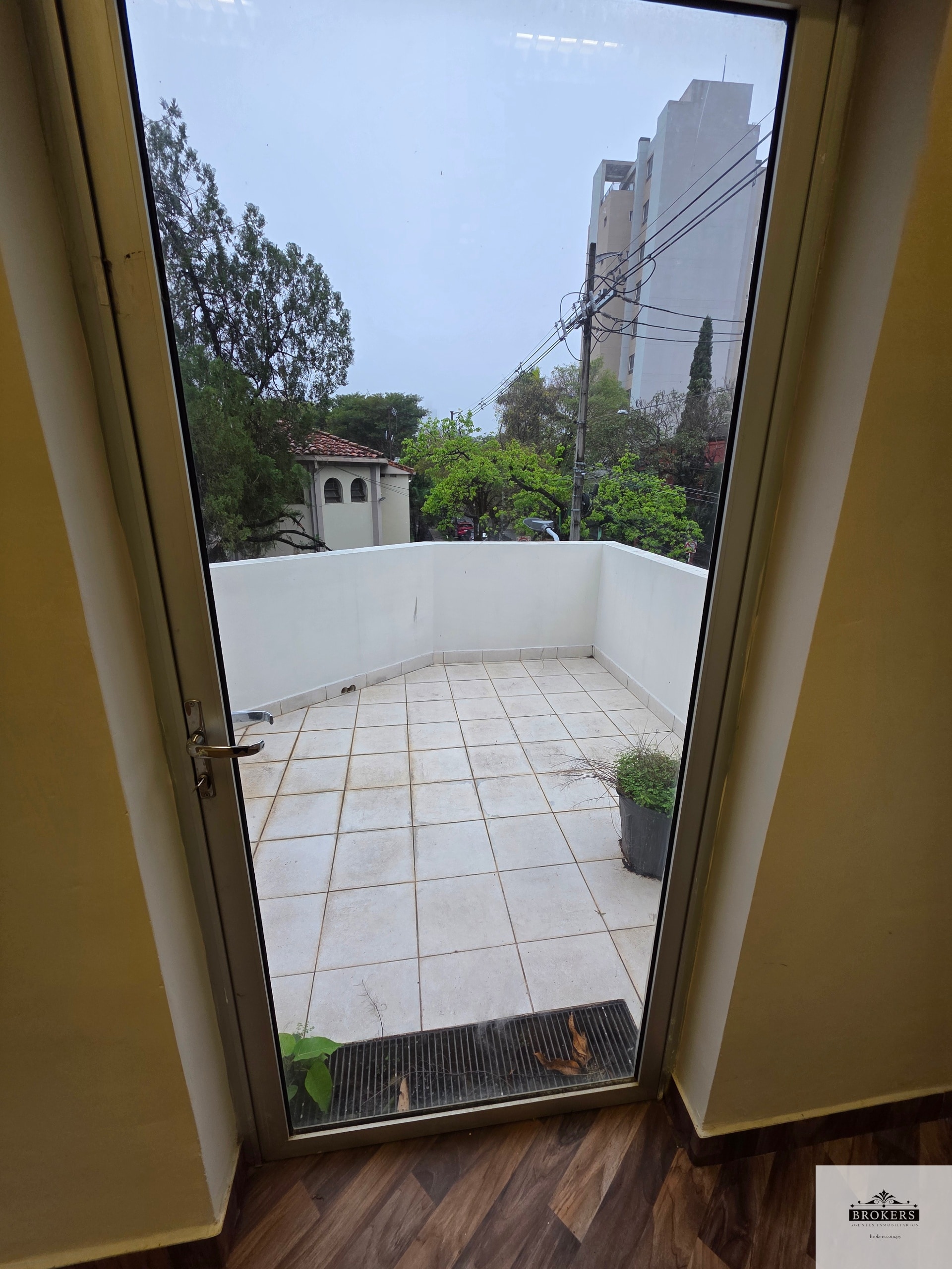 Alquilo Oficina De 148 m2 A 1 Cuadra De La Avda. Mcal. Lopez - Barrio Recoleta — foto 3