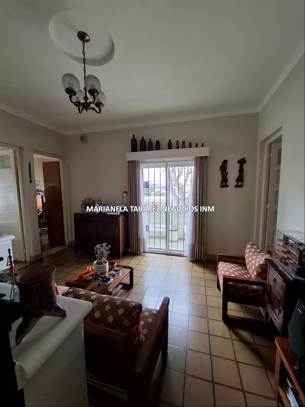 Venta Casa 2 dorm.  terraza con parrillero en Barrio Pérez Castellanos Planta Alta. muy luminosa y segura