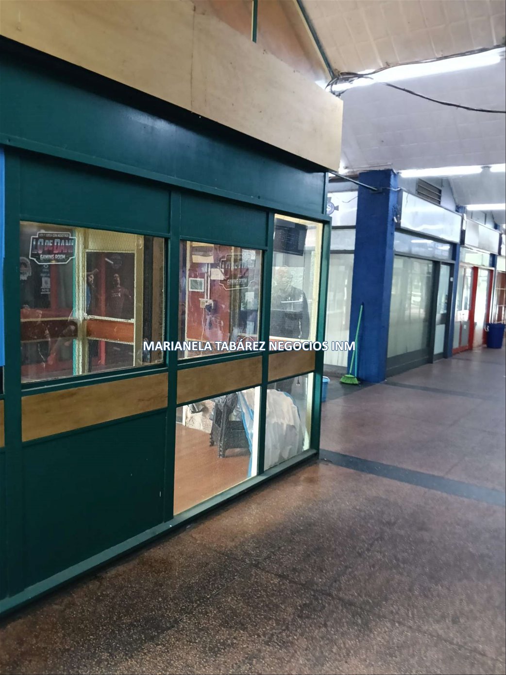 Alquiler Local Comercial en Parque Posadas. planta alta, tipo Isla vidriada