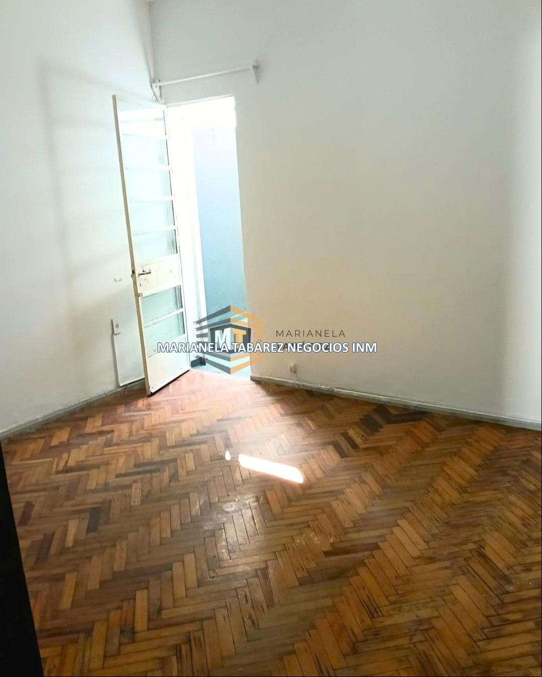 Alquiler Hermosa Casa 1 dorm.   al frente en Parque Rodo, con 2 patios y a pasos de Facultad Comunicación y  economía · Foto 12