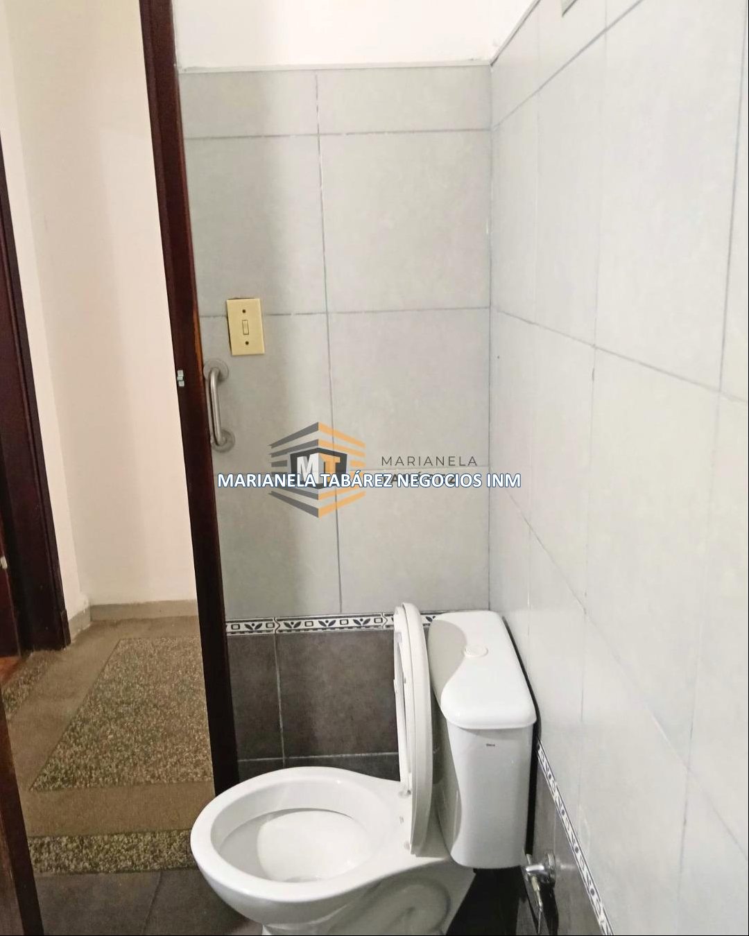 Alquiler Hermosa Casa 1 dorm.   al frente en Parque Rodo, con 2 patios y a pasos de Facultad Comunicación y  economía · Foto 5