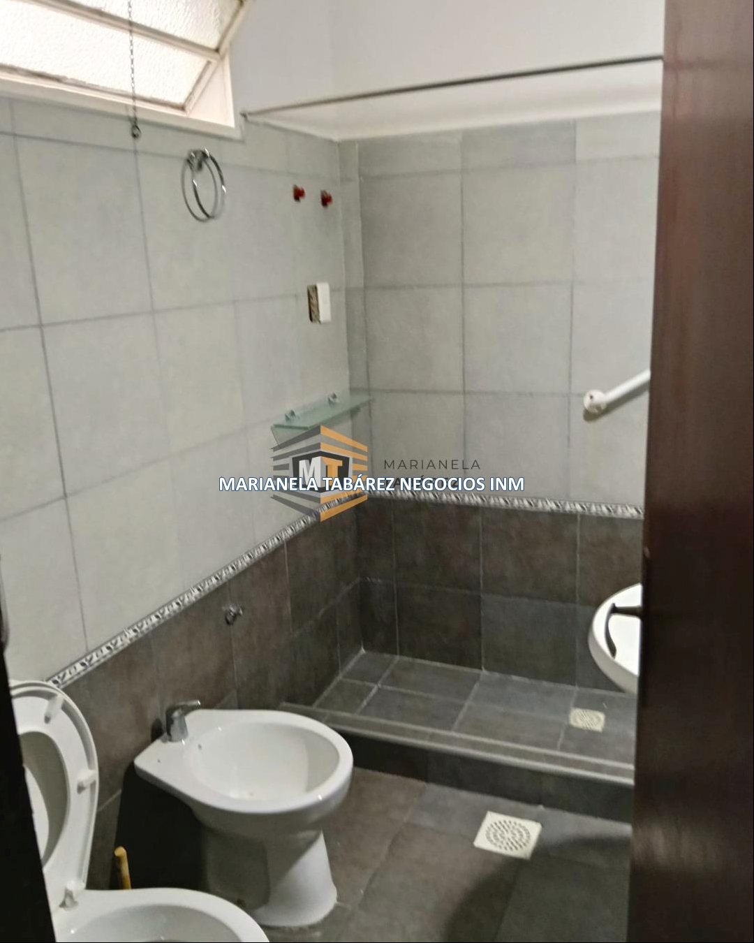 Alquiler Hermosa Casa 1 dorm.   al frente en Parque Rodo, con 2 patios y a pasos de Facultad Comunicación y  economía · Foto 9