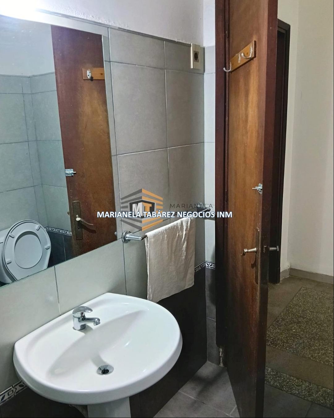 Alquiler Hermosa Casa 1 dorm.   al frente en Parque Rodo, con 2 patios y a pasos de Facultad Comunicación y  economía · Foto 6