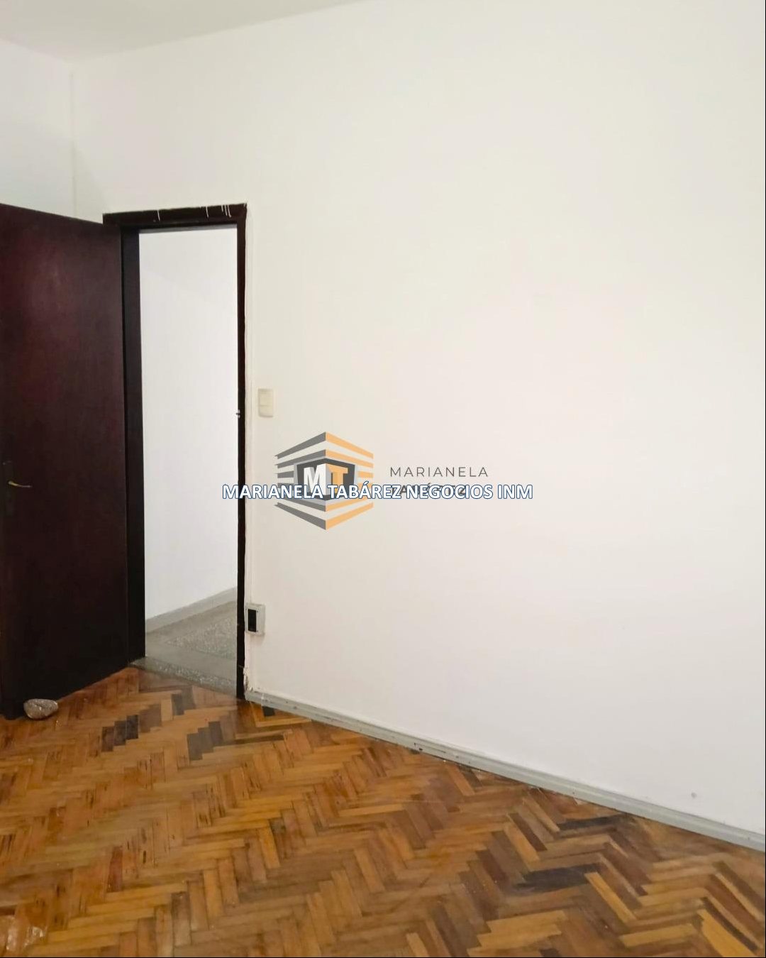 Alquiler Hermosa Casa 1 dorm.   al frente en Parque Rodo, con 2 patios y a pasos de Facultad Comunicación y  economía · Foto 2