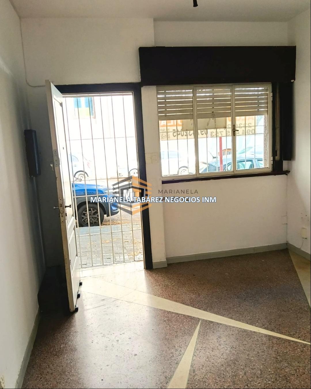 Alquiler Hermosa Casa 1 dorm.   al frente en Parque Rodo, con 2 patios y a pasos de Facultad Comunicación y  economía