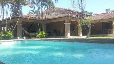 Vendo Casa Entre Barrio Sajonia Y Tacumbu Con Amplio Patio