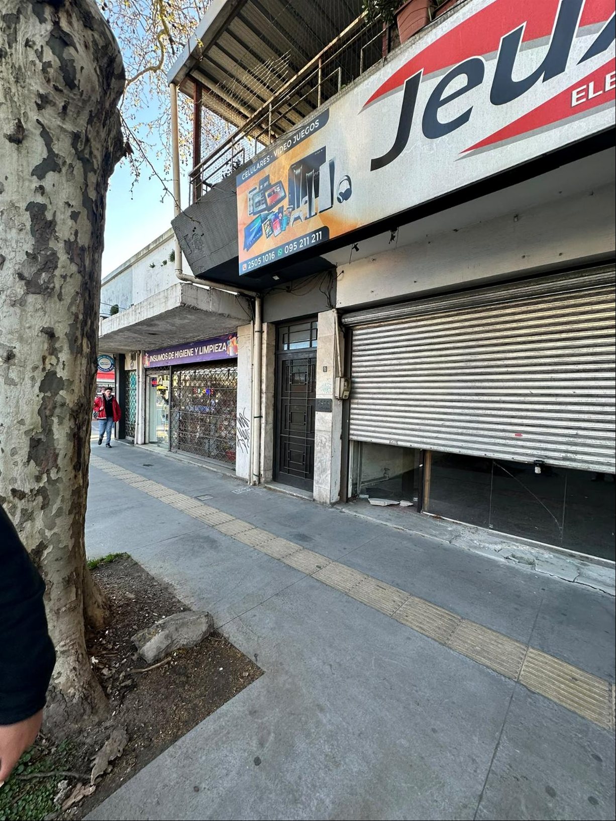 Alquiler y Venta Gran Local Comercial en Unión Sobre 8 de Octubre · Foto 7