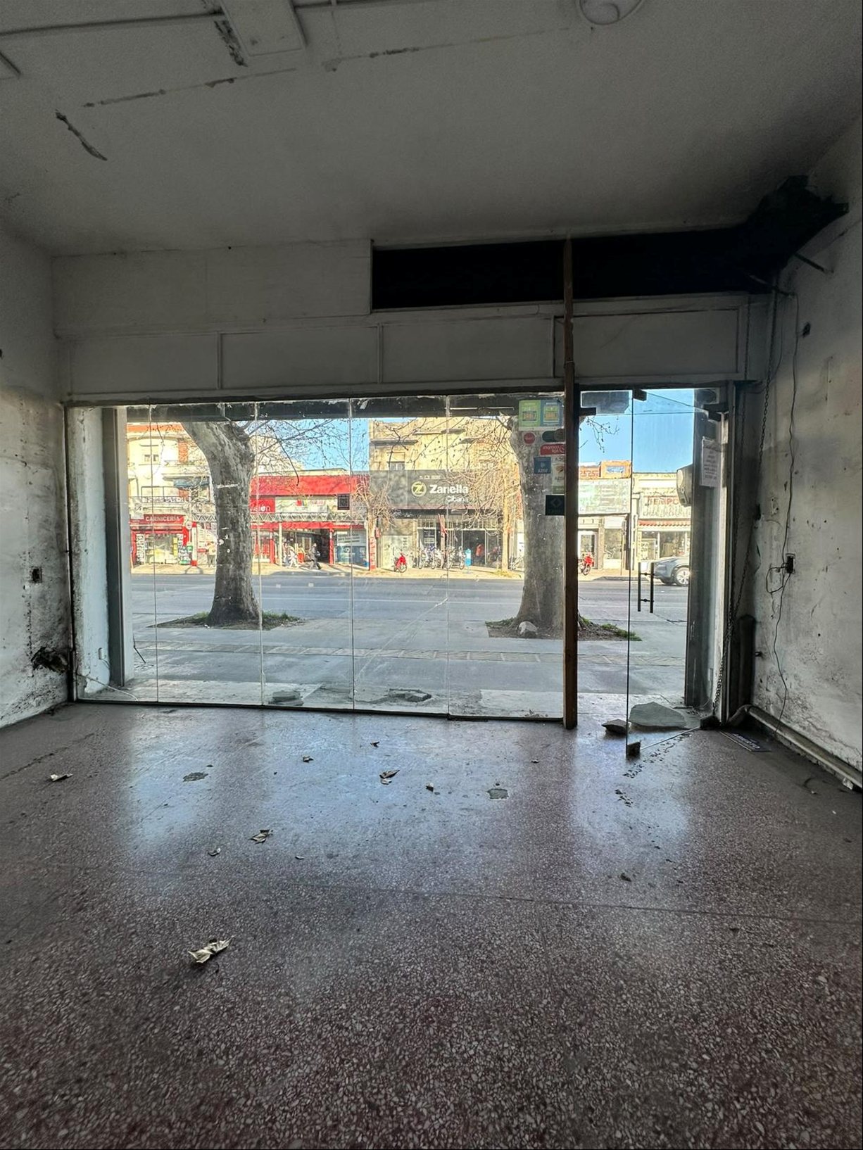 Alquiler y Venta Gran Local Comercial en Unión Sobre 8 de Octubre · Foto 2