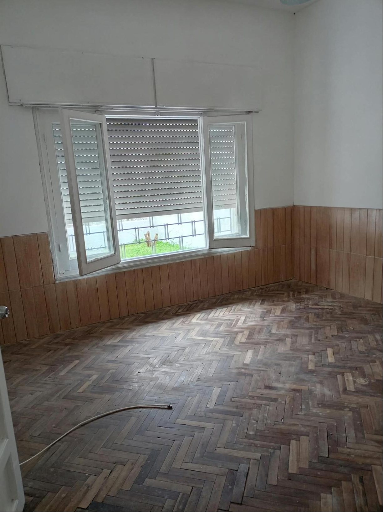Alquiler en Unión Casa 3 Dormitorios , 2 baños, Cochera, fondo con parrillero · Foto 11