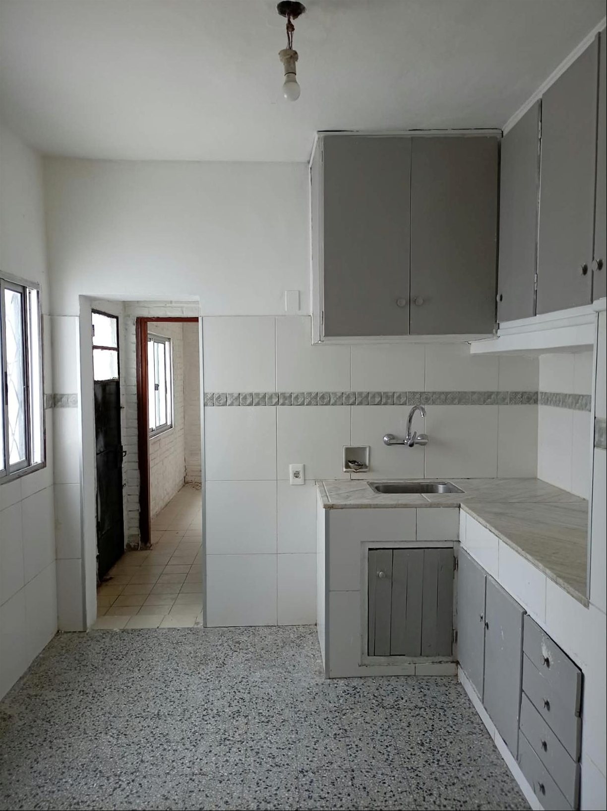 Alquiler en Unión Casa 3 Dormitorios , 2 baños, Cochera, fondo con parrillero · Foto 12