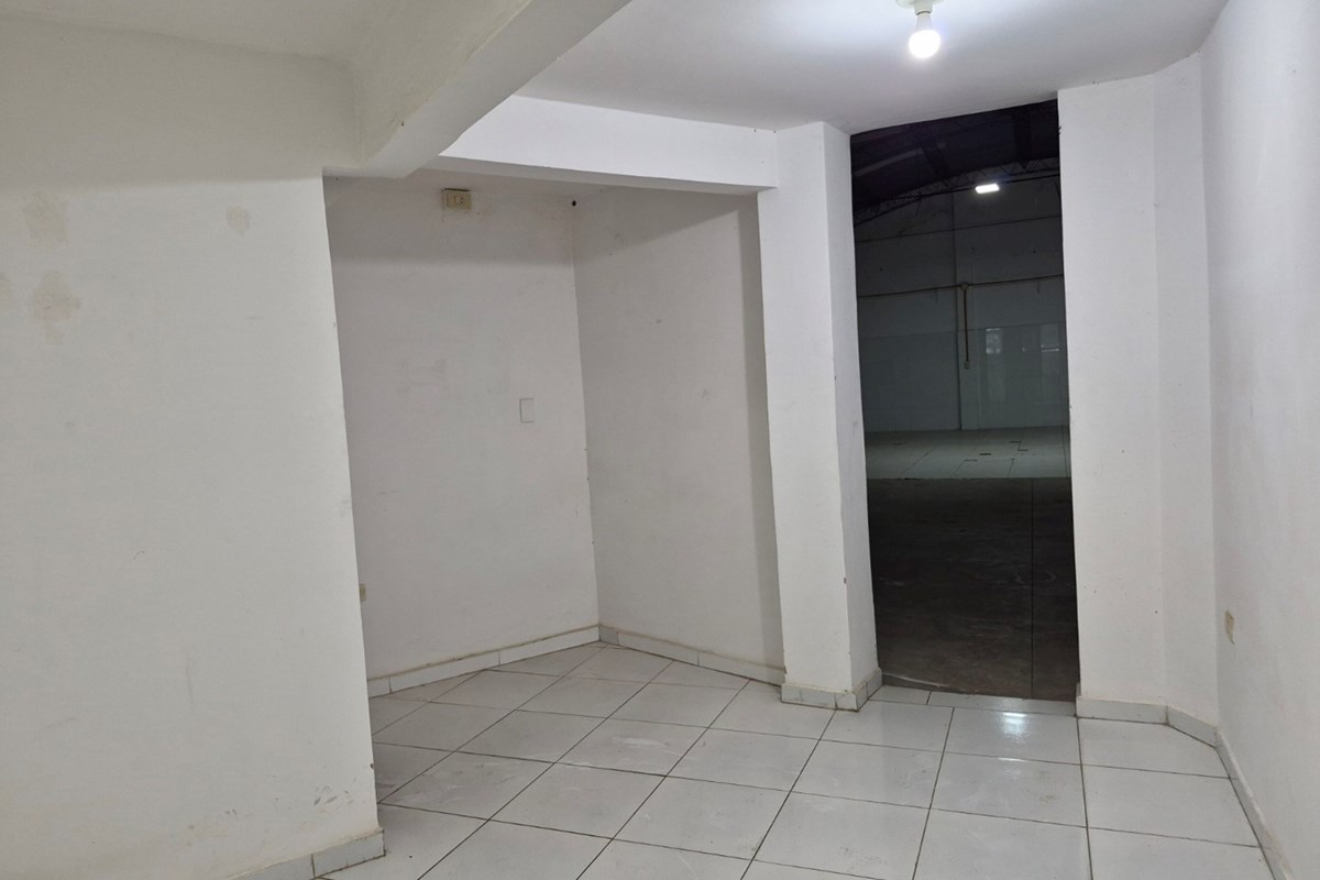 Depósito en Alquiler Barrio Jara — foto 3