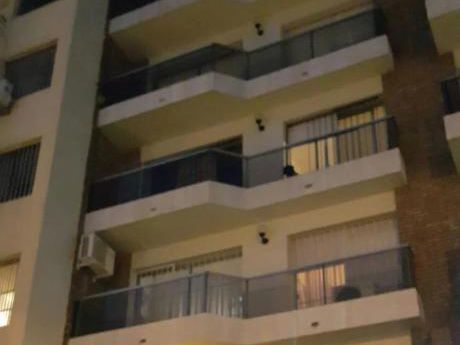 Un Apartamento Por Piso