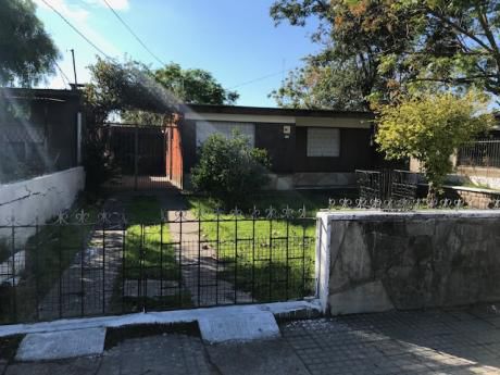 Casa Con Terreno En Alquiler.
