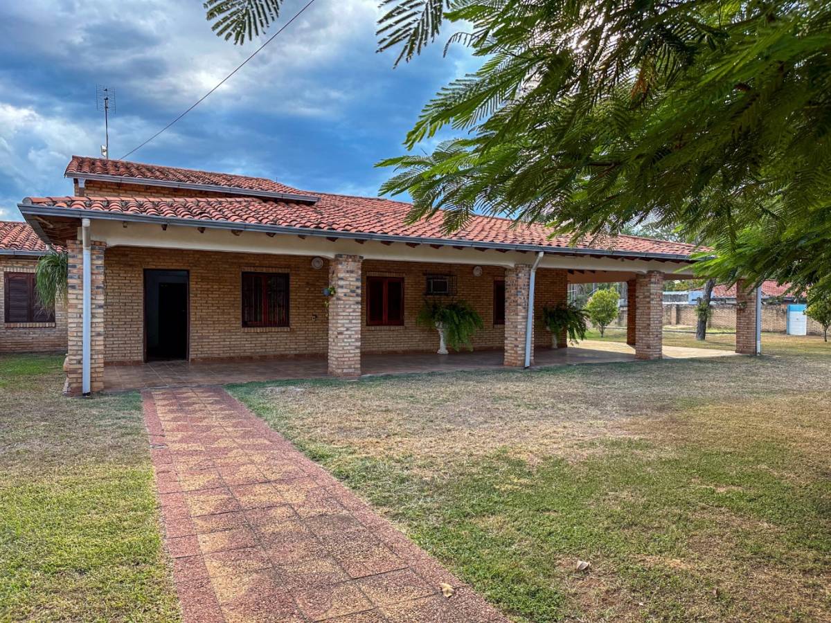 VENTA CASONA EN SANBER A 50 MTS.DEL HOTEL ALPES SOBRE LA AVDA. GUILLERMO NAUMANN — foto 2