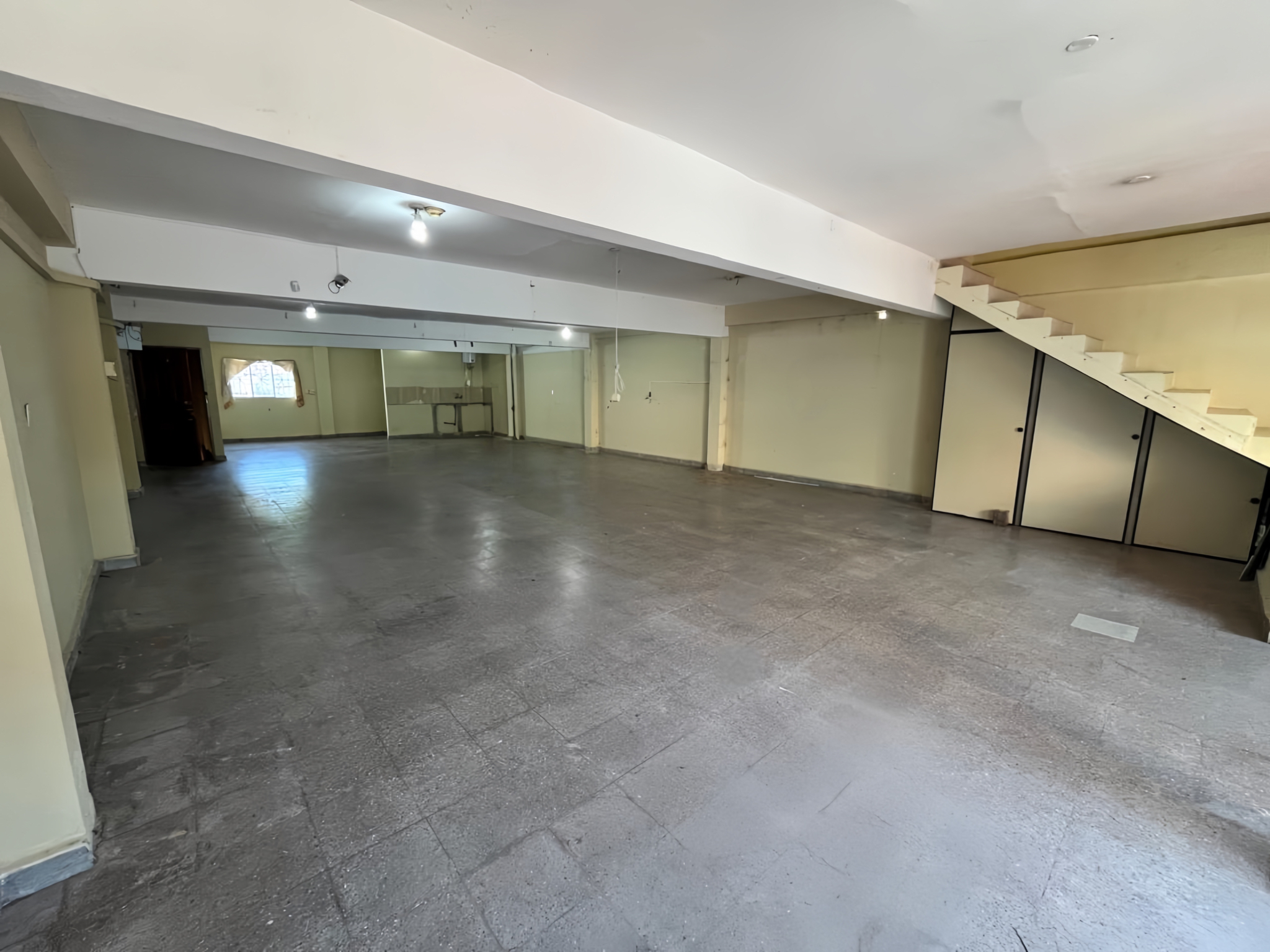 Alquilo local comercial zona Mercado 4. — foto 3