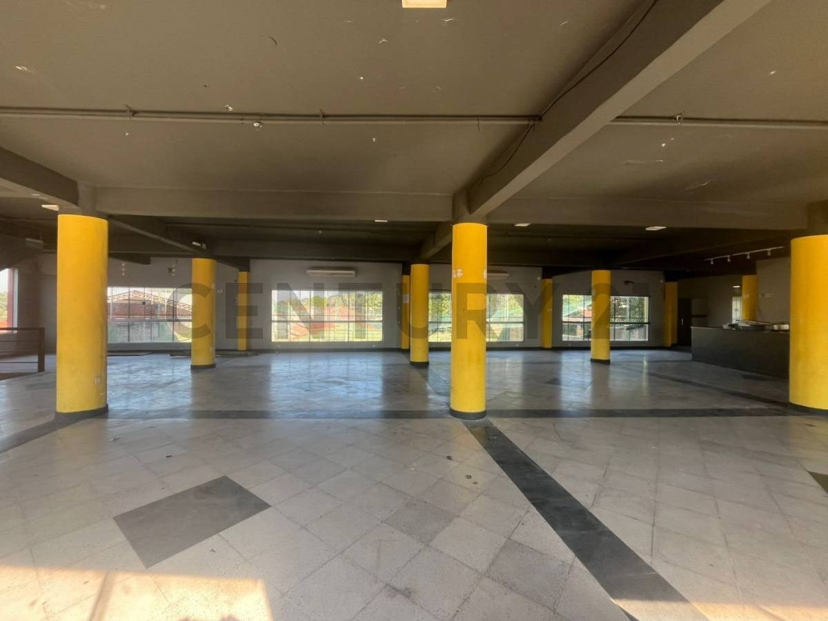 Alquilo amplio local comercial en Villa Elisa — foto 3