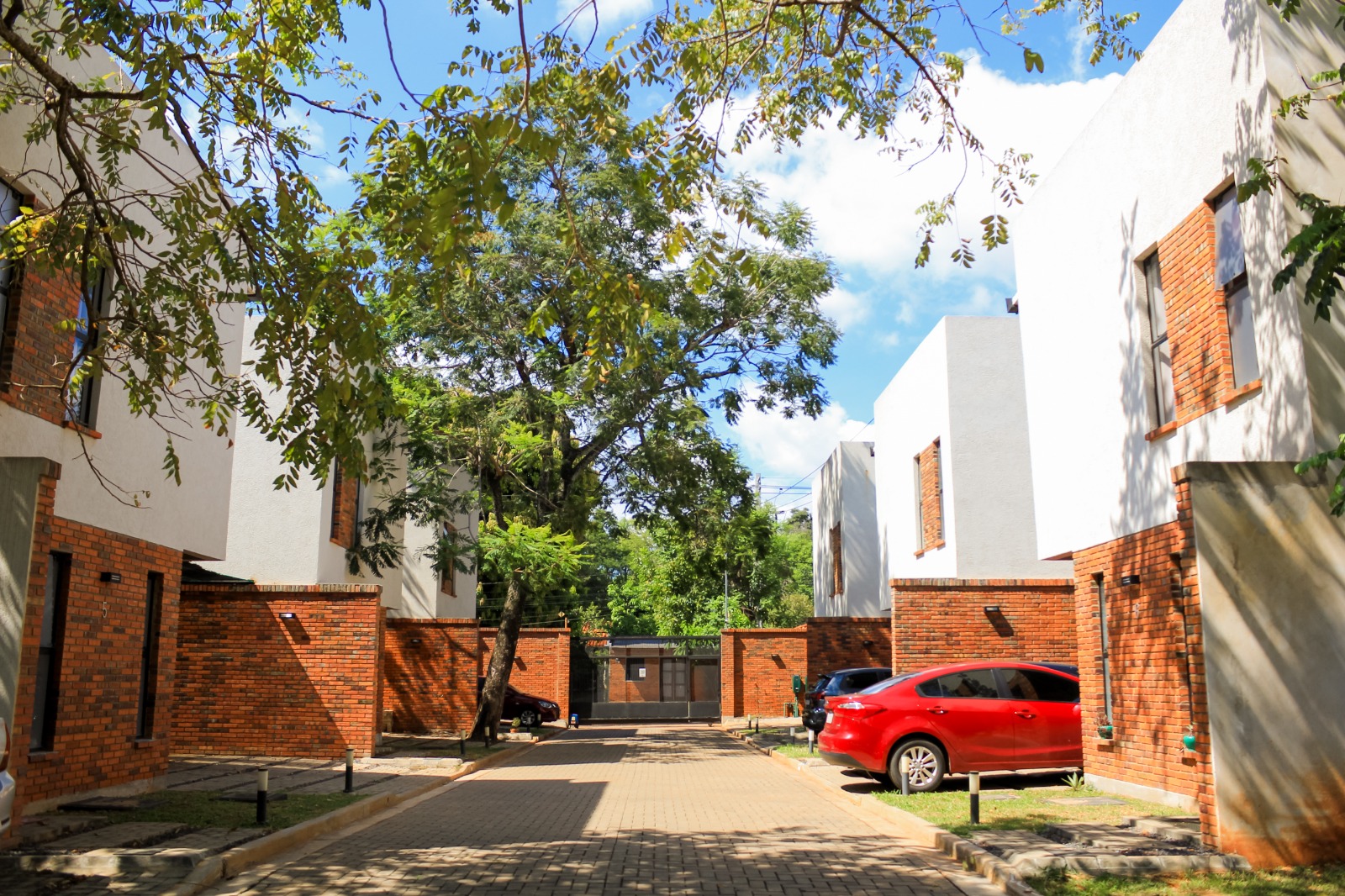 VENDO DUPLEX EN BARRIO CERRADO JARDINES DE LOMA MERLO — foto 2