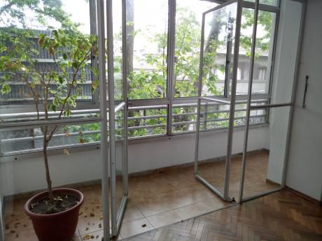 Ambientes Amplios Con Balcón.