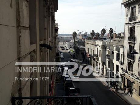 Excelente Punto! A Metros De La Plaza Independencia.