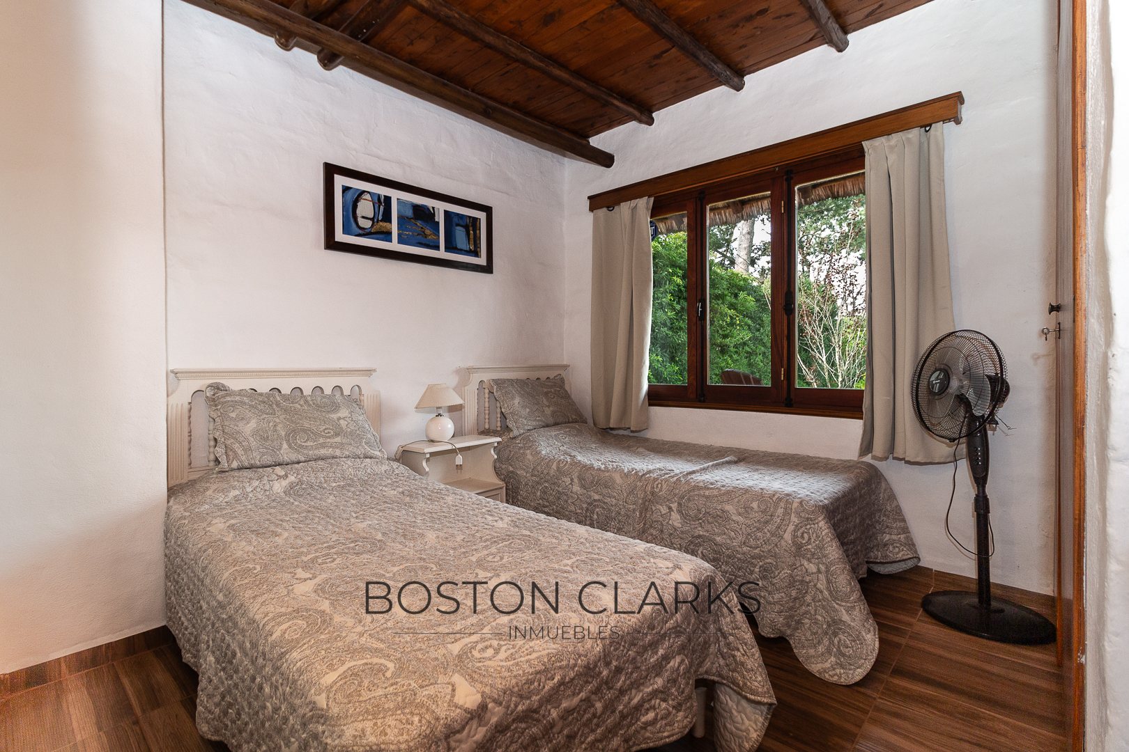 CASA EN ALQUILER DE TRES DORMITORIOS EN PUNTA DEL ESTE AMUEBLADA CON PISCINA · Foto 6