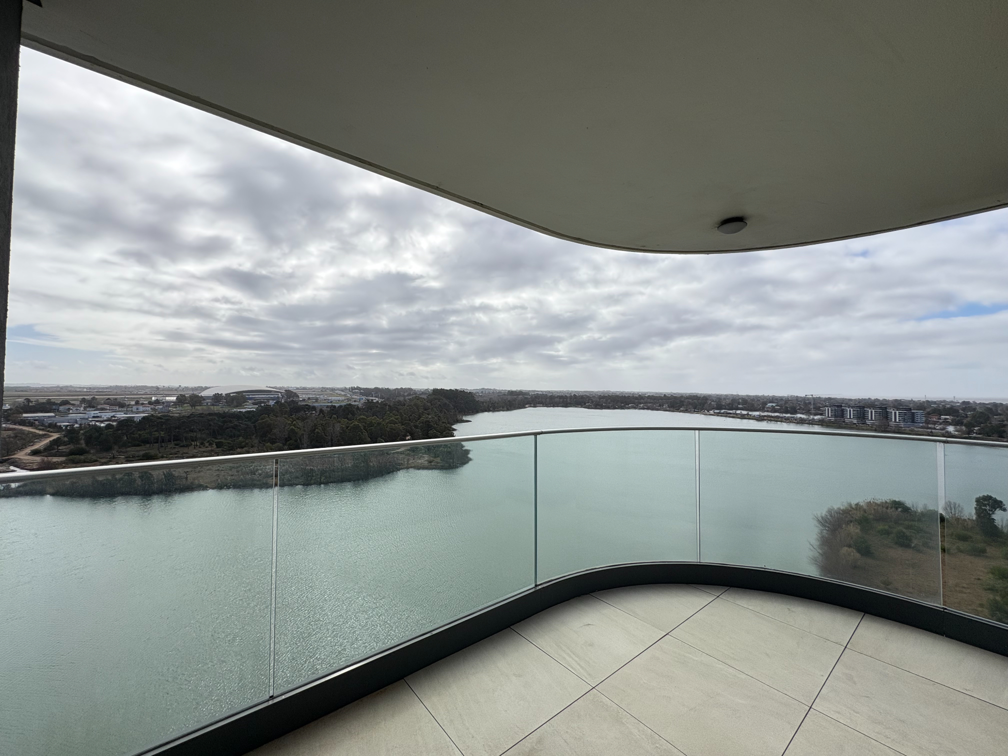 Vista al lago! 2 garages independientes y 2 boxes