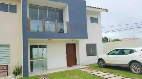 En Av. Alemana 8vo Anillo. Hermosa Casa En Venta