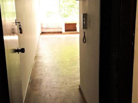 Apto Piso Alto Centro Monoambiente Al Frente Alquiler