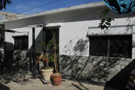 Sólida Casa En Maroñas