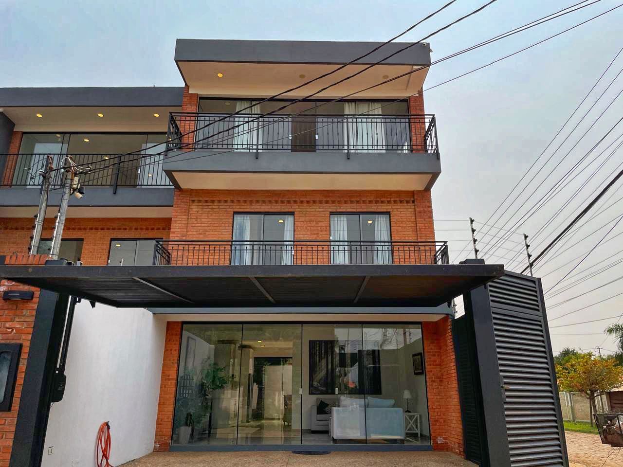 ALQUILO DUPLEX MODERNO AMOBLADO EN MARIANO ROQUE ALONSO — foto 2