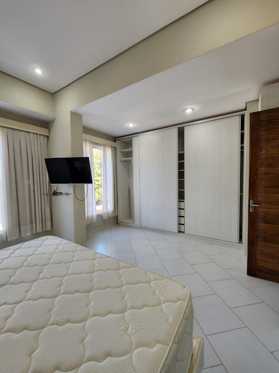 Alquilo 3 habitaciones en suite zona Curda — foto 2