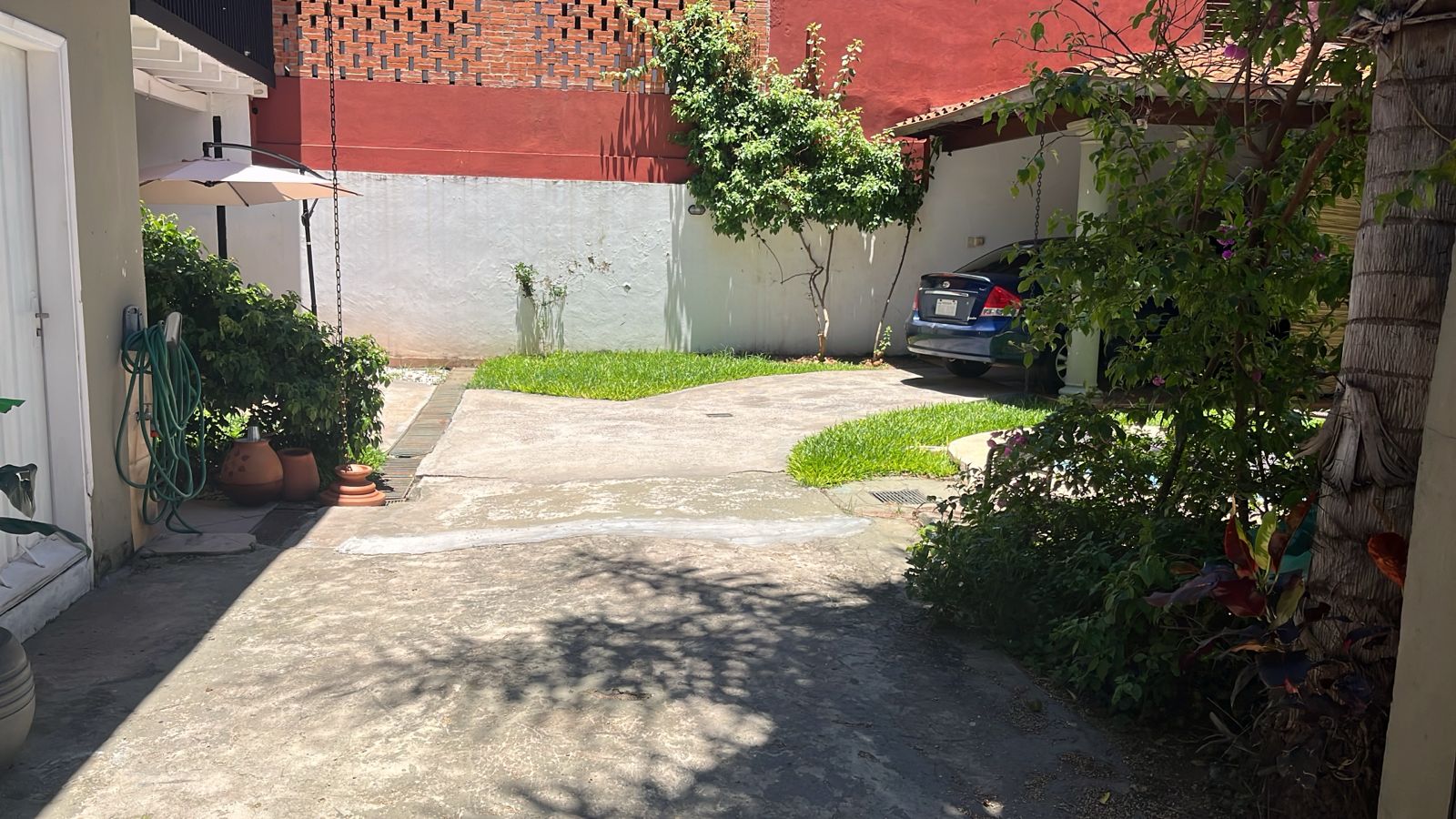 Alquilo Amplia Casa Con Buen Estacionamiento . Ideal Para Local Comercial — foto 2