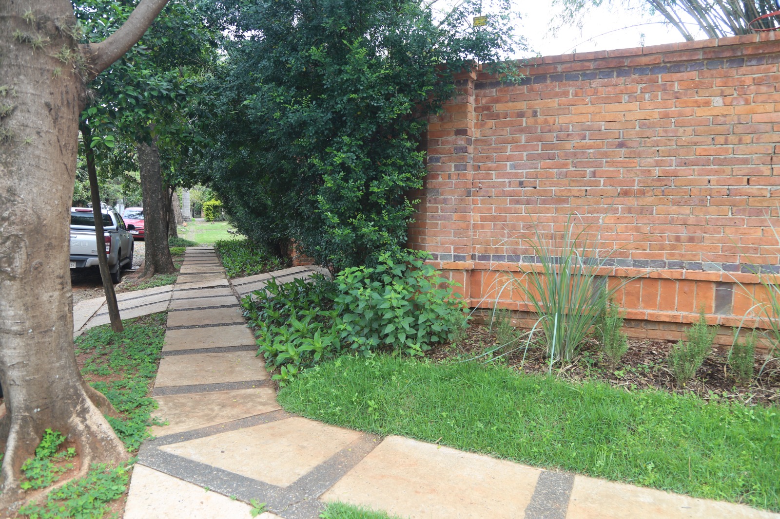 Residencia Premium En Asunción — Elegancia, Amplitud Y Diseño Exclusivo — foto 3