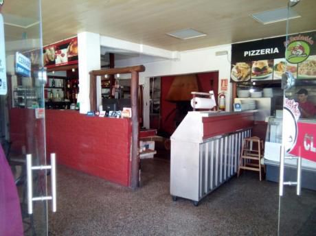 Parque Batlle. Pizzeria Y Resto. Vendo Llaves. 2 Salones. Gran Clientela. Aa.