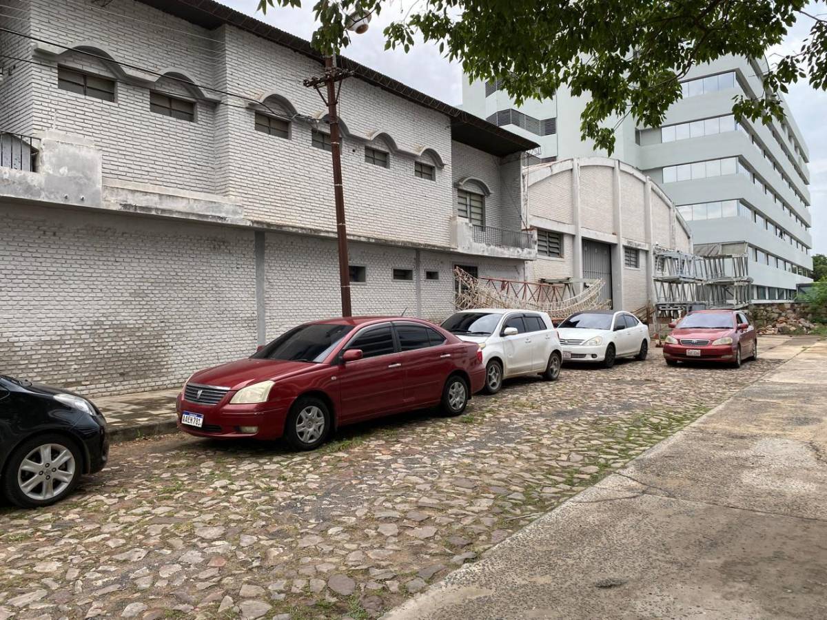 VENTA DE OFICINAS Y DEPOSITOS SOBRE AV. ARTIGAS — Foto 2