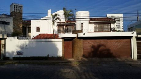 Hermosa Casa Zona Urbari