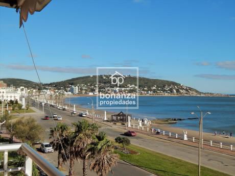 Apartamento Frente Al Mar, En Alquiler, Piriápolis