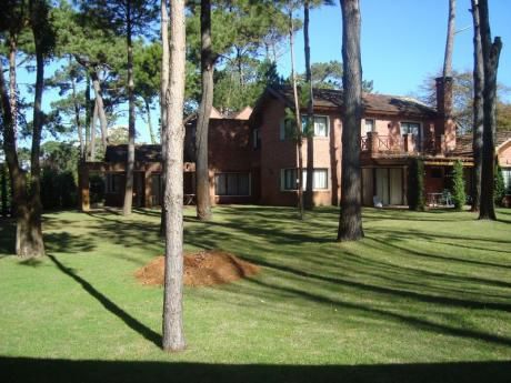 Casa En Venta Punta Del Este - Cantegril - 2.441 M2 De Terreno - 7 Dorm.