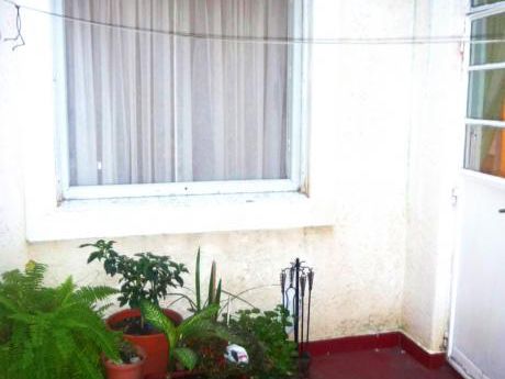 A 3 Cuadras De Rambla 1 Dormitorio Y Medio Precioso Muy Iluminado!!!!!