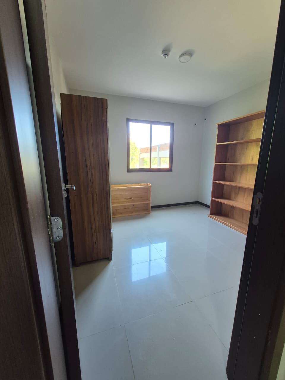 DEPARTAMENTO DE 2 DORMITORIOS EN ALQUILER EN LUQUE — foto 3
