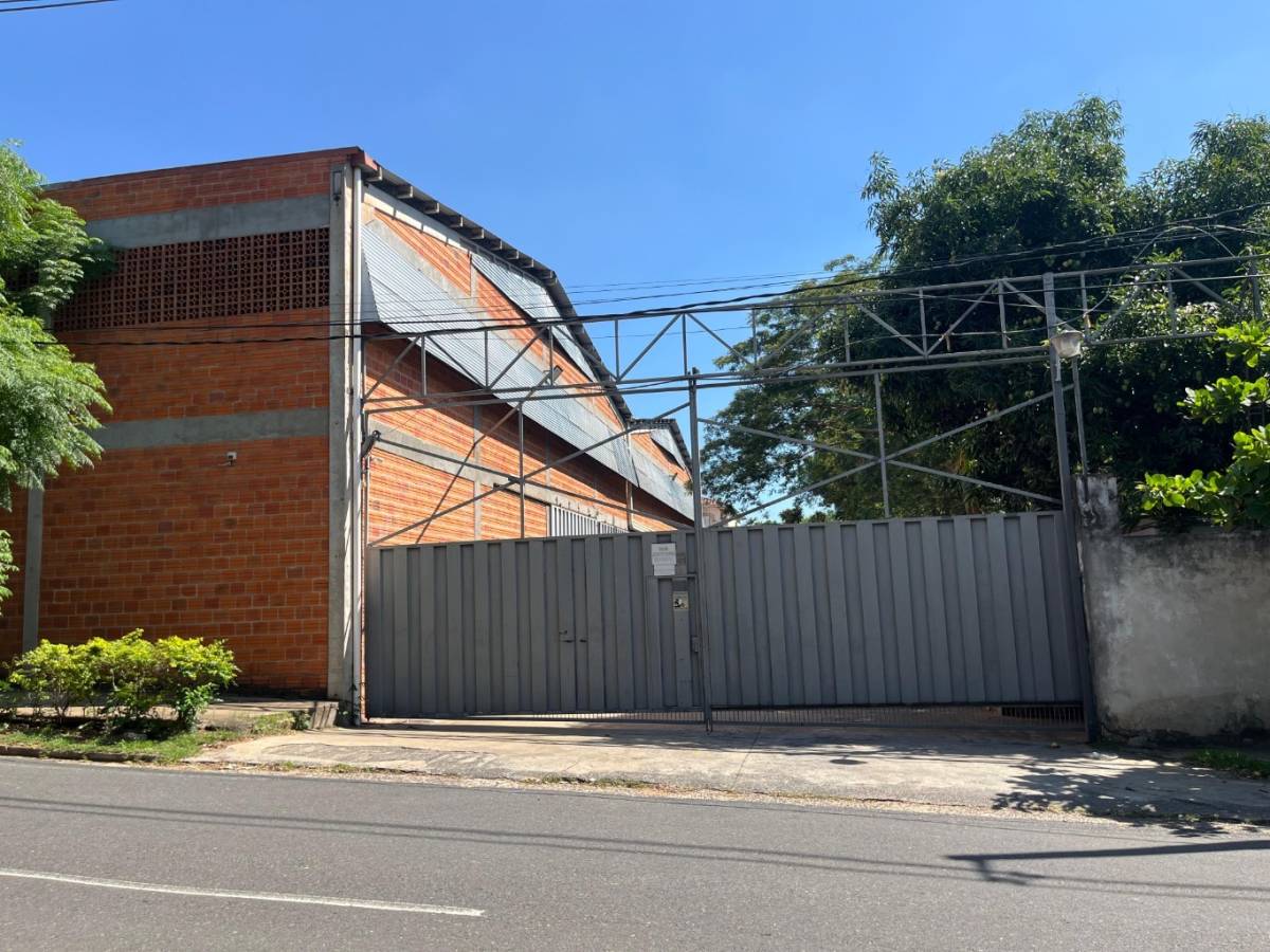 EN VENTA - AMPLIO DEPÓSITO EN ESQUINA — foto 3