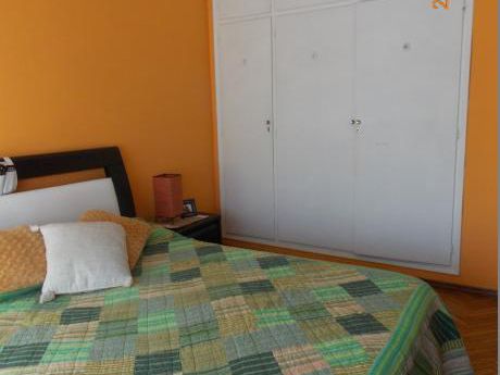 Gran Oportunidad, 2 Dormitorio, Con Patio, Centro!!