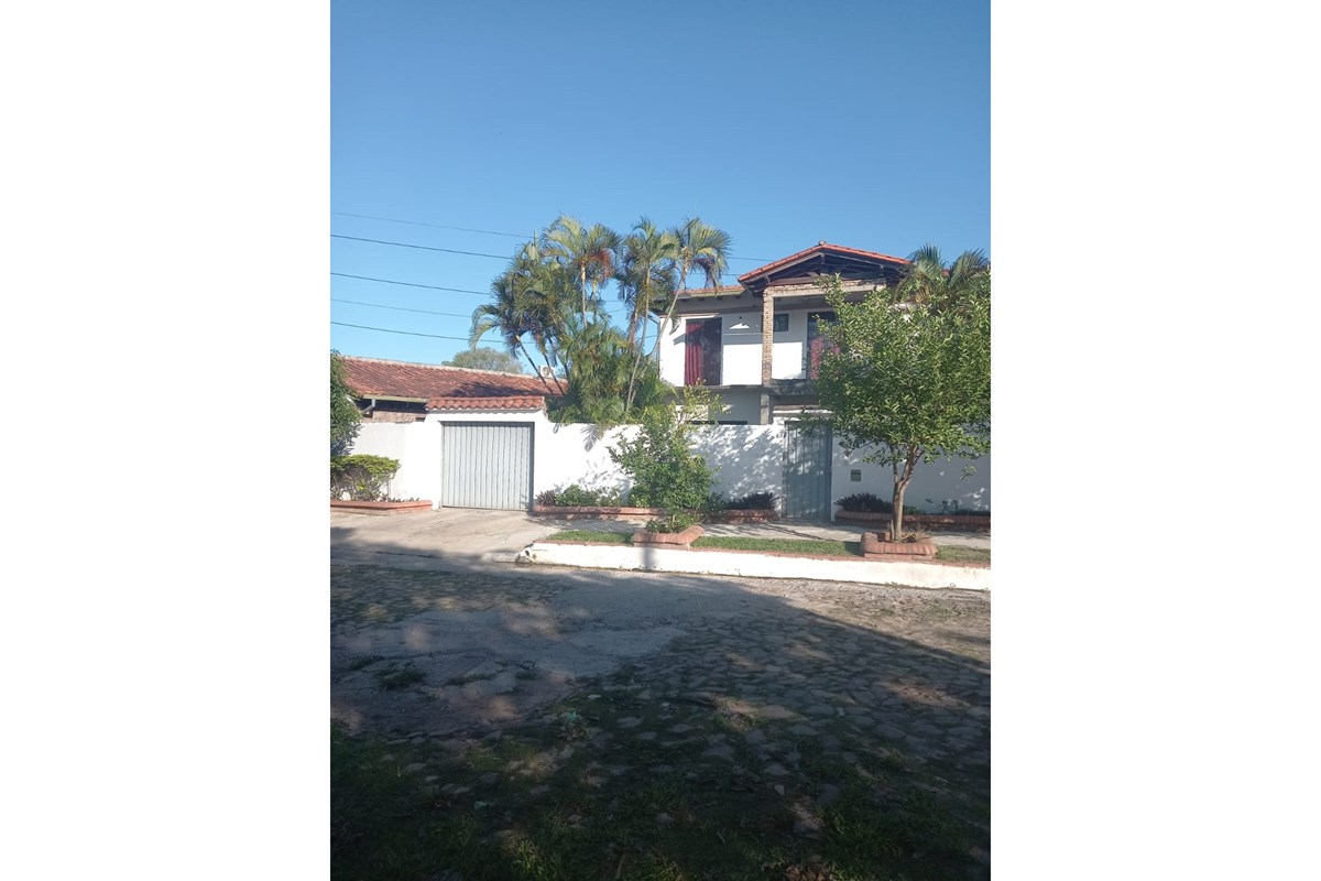 Casa en venta en Loma Pytá