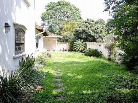 Alquilo Casa Zona Recoleta / Villa Morra