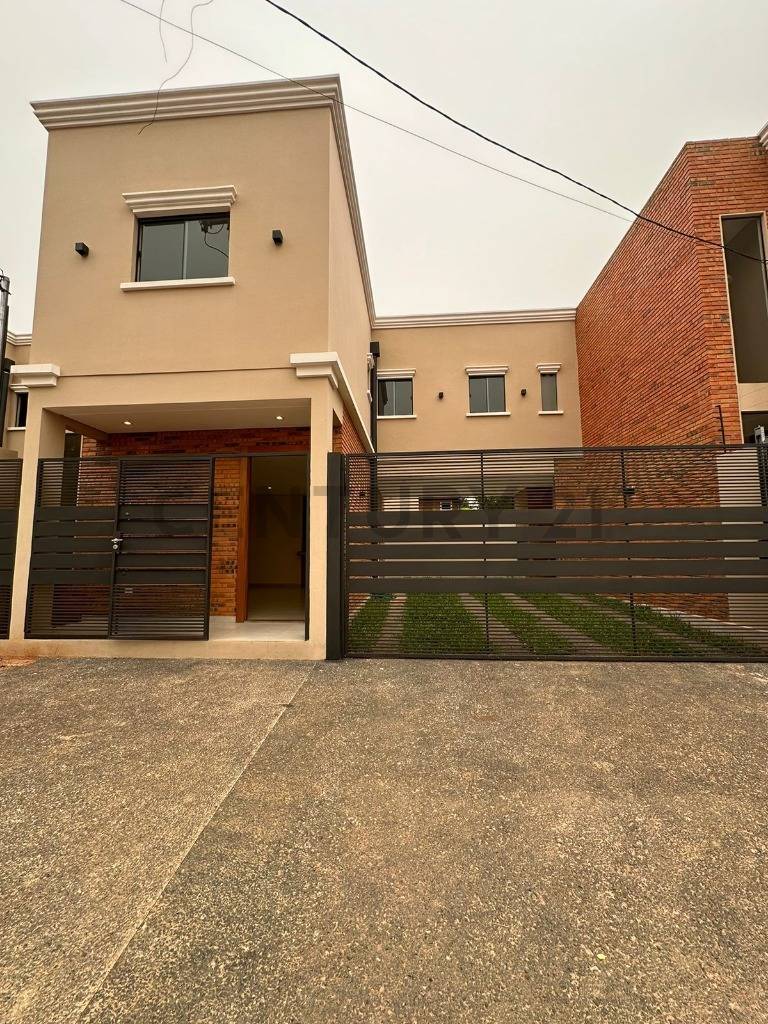 DUPLEX EN LOMA MERLO LUQUE — foto 3
