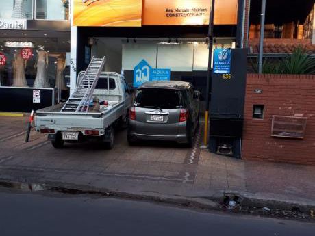Alquiler De Amplio Salón Comercial En Villa Morra
