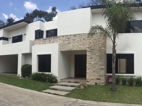 Alquilo Casa En Barrio Cerrado