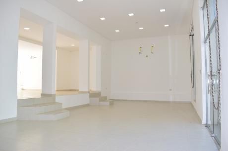 Alquiler De Salón Comercial Sobre Palma